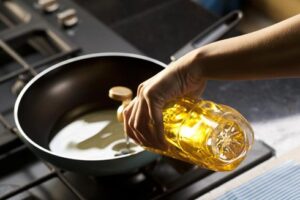 Bình thủy tinh đựng dầu ăn, nước mắm, xì dầu thông minh HomeHayho