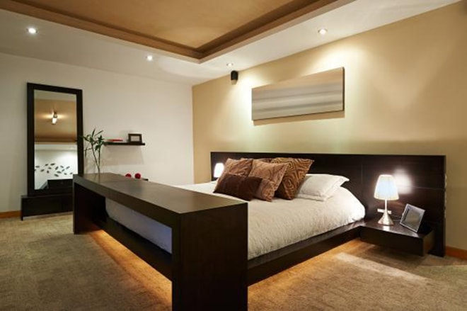 Trang trí phòng ngủ bằng dây đèn LED vành giường ngủ